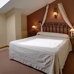 Arco San Vicente Hotel Ávila