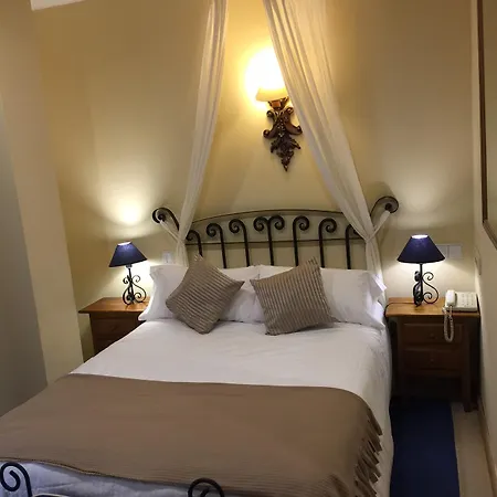 Arco San Vicente Otel Ávila