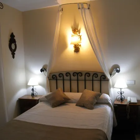 Arco San Vicente Hotel Ávila