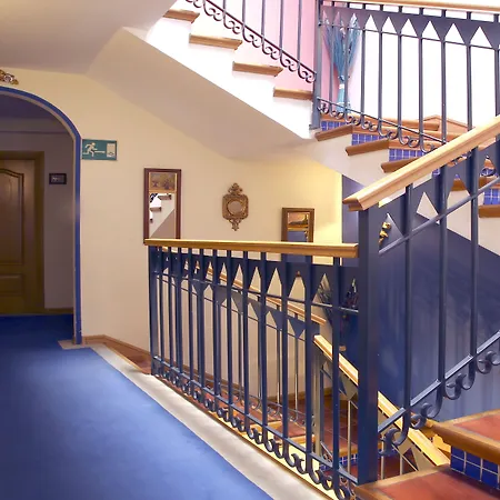 Arco San Vicente Hotel Ávila