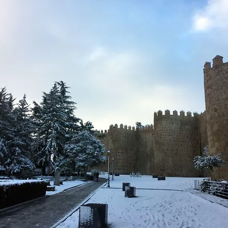 Arco San Vicente Hotel Ávila
