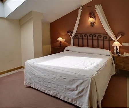 Arco San Vicente Otel Ávila