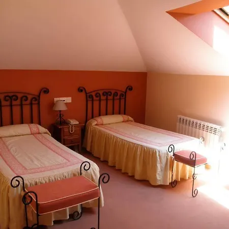 Arco San Vicente Otel Ávila