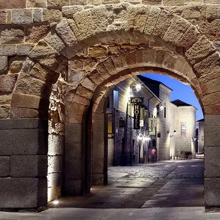 Arco San Vicente Szálloda Ávila