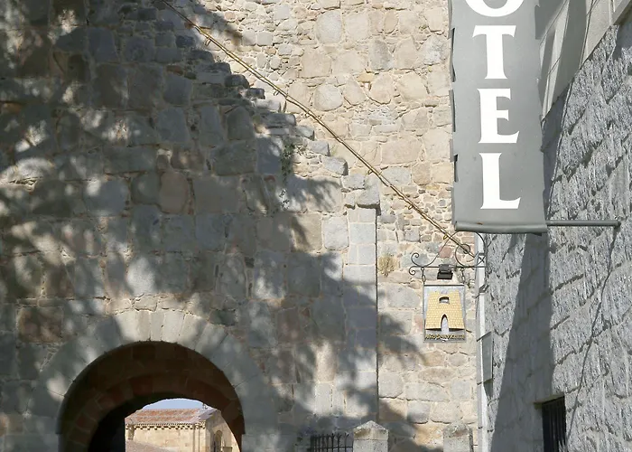 호텔 Arco San Vicente 2*