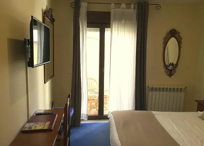 Hotel Arco San Vicente 2*